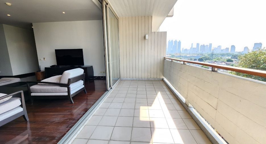 For rent 3 bedrooms condo in Pathum Wan, Bangkok
