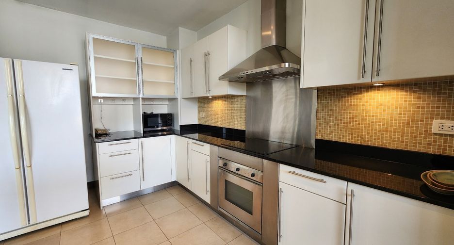 For rent 3 bedrooms condo in Pathum Wan, Bangkok