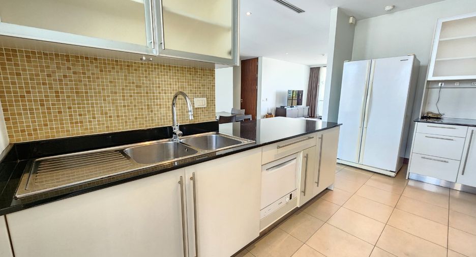 For rent 3 bedrooms condo in Pathum Wan, Bangkok