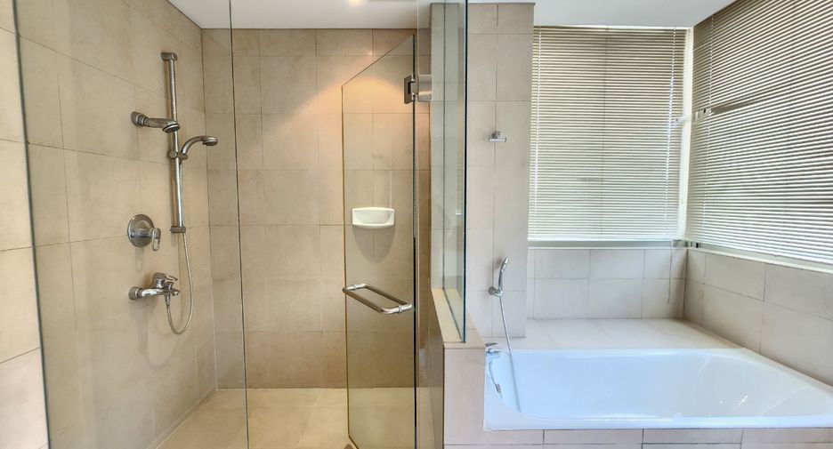 For rent 3 bedrooms condo in Pathum Wan, Bangkok