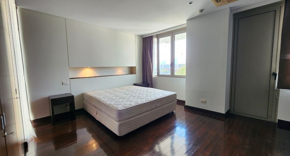 For rent 3 bedrooms condo in Pathum Wan, Bangkok