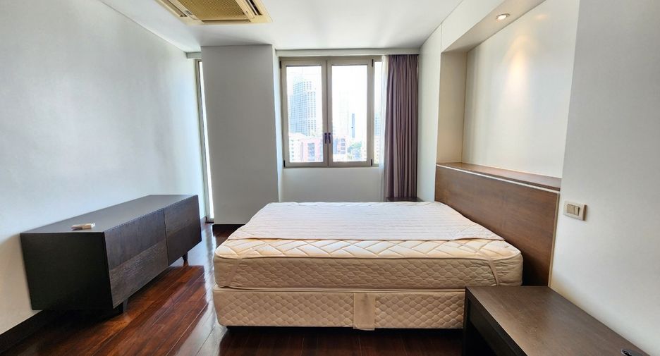 For rent 3 bedrooms condo in Pathum Wan, Bangkok