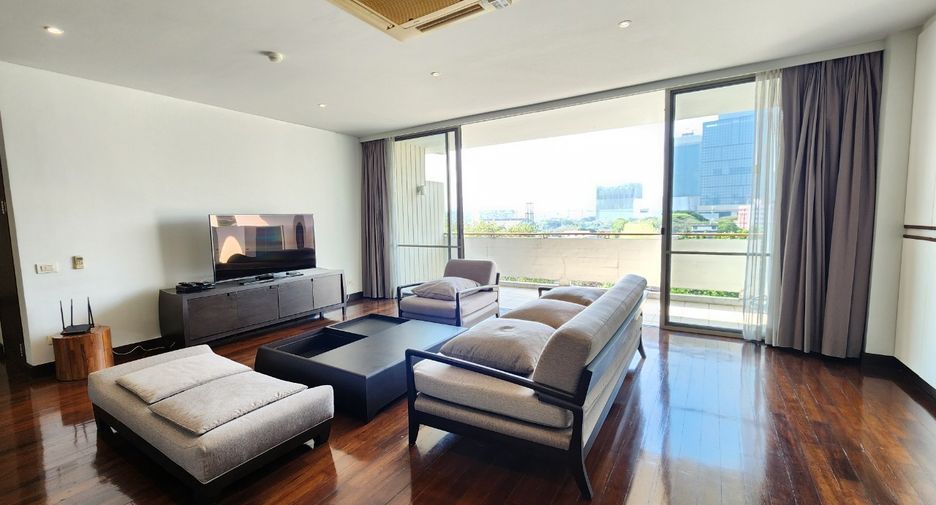 For rent 3 bedrooms condo in Pathum Wan, Bangkok