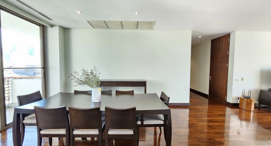 For rent 3 bedrooms condo in Pathum Wan, Bangkok