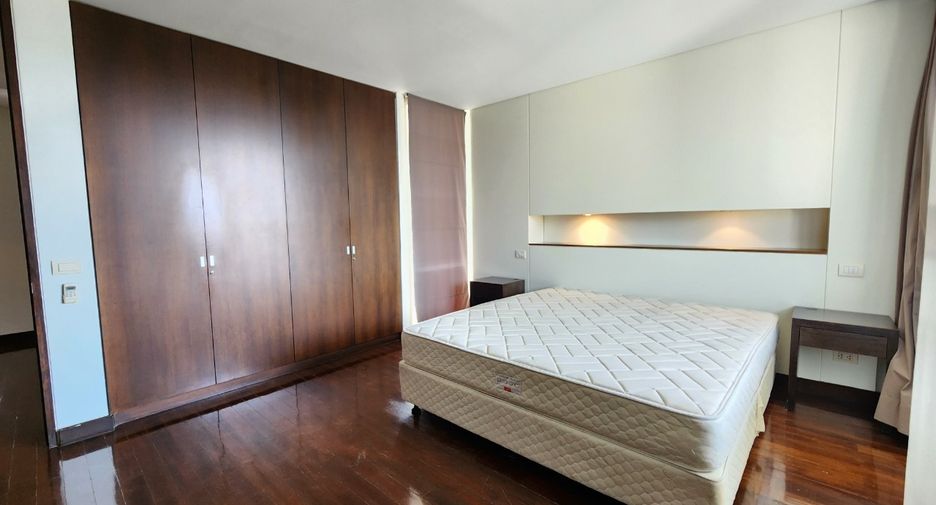 For rent 3 bedrooms condo in Pathum Wan, Bangkok