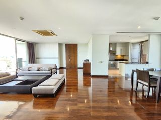For rent 3 bedrooms condo in Pathum Wan, Bangkok