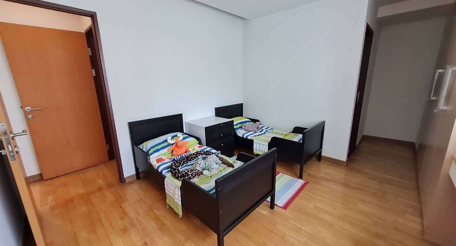 À louer et à vendre 3 chambres condo à Phra Khanong, Bangkok