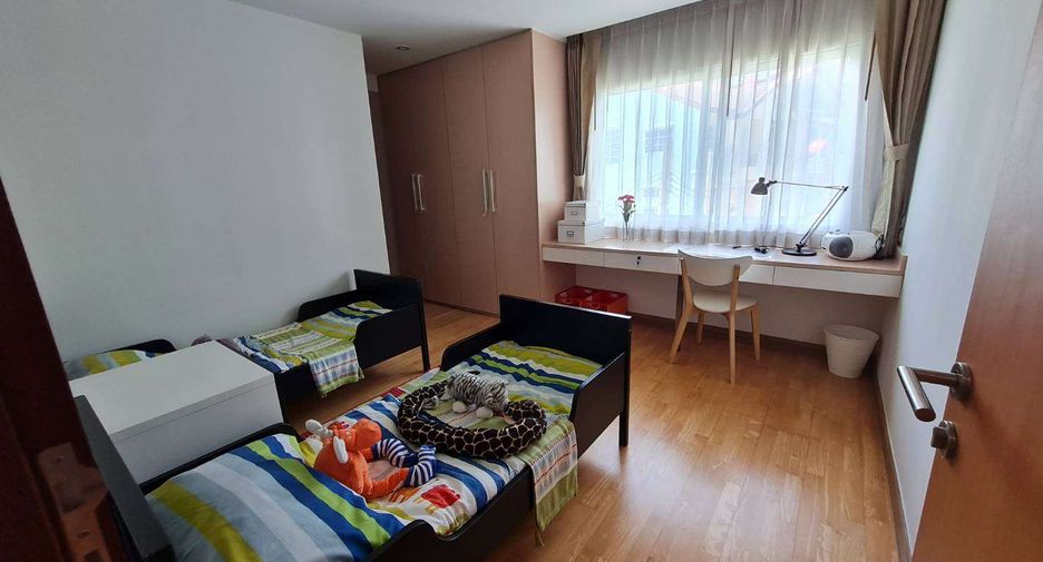 À louer et à vendre 3 chambres condo à Phra Khanong, Bangkok