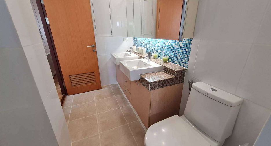À louer et à vendre 3 chambres condo à Phra Khanong, Bangkok
