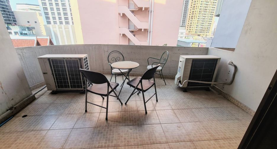 For rent 2 bedrooms condo in Khlong Toei, Bangkok