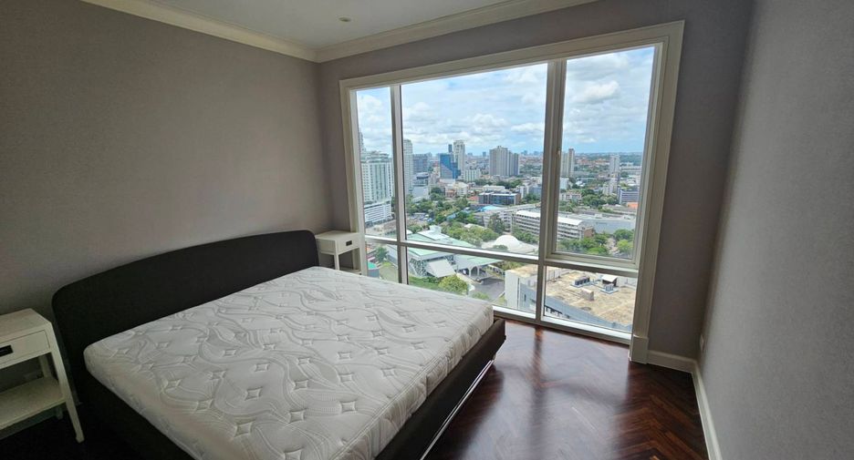 For rent 3 bedrooms condo in Khlong Toei, Bangkok
