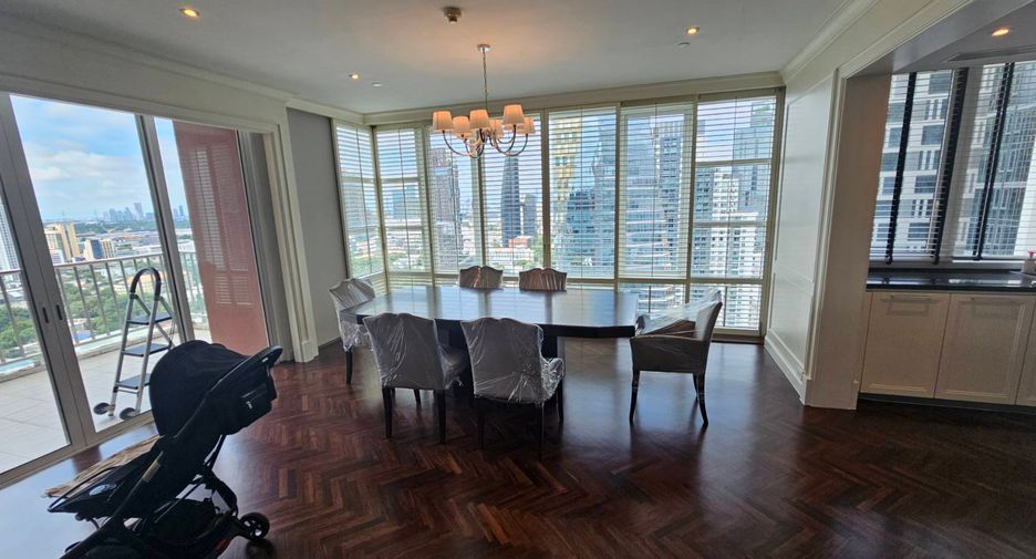 For rent 3 bedrooms condo in Khlong Toei, Bangkok