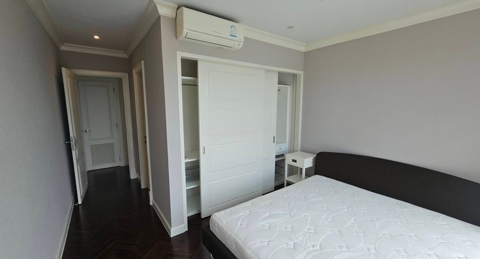 For rent 3 bedrooms condo in Khlong Toei, Bangkok