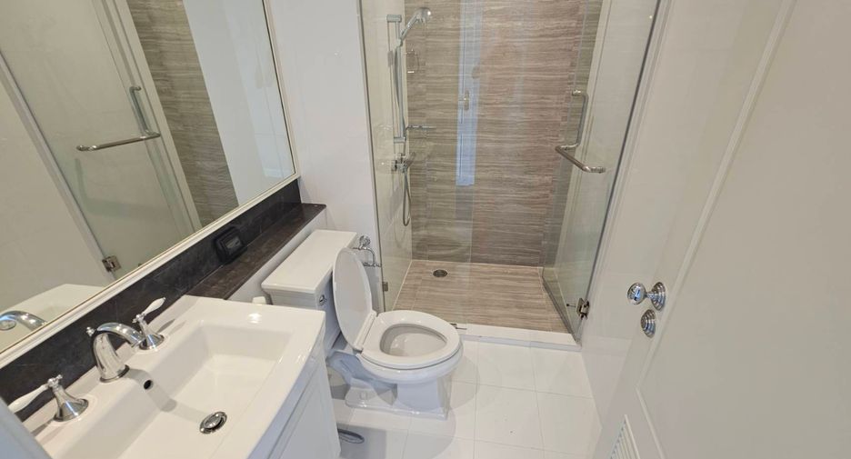 For rent 3 bedrooms condo in Khlong Toei, Bangkok