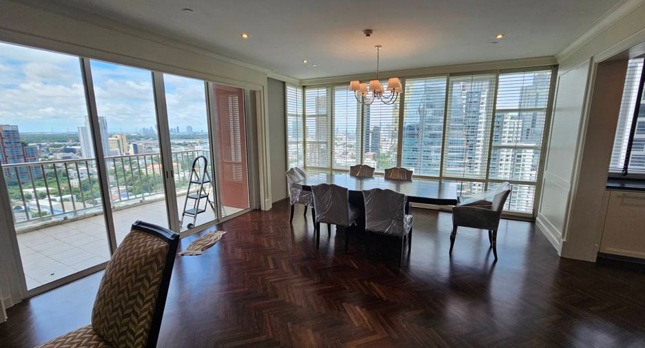 For rent 3 bedrooms condo in Khlong Toei, Bangkok