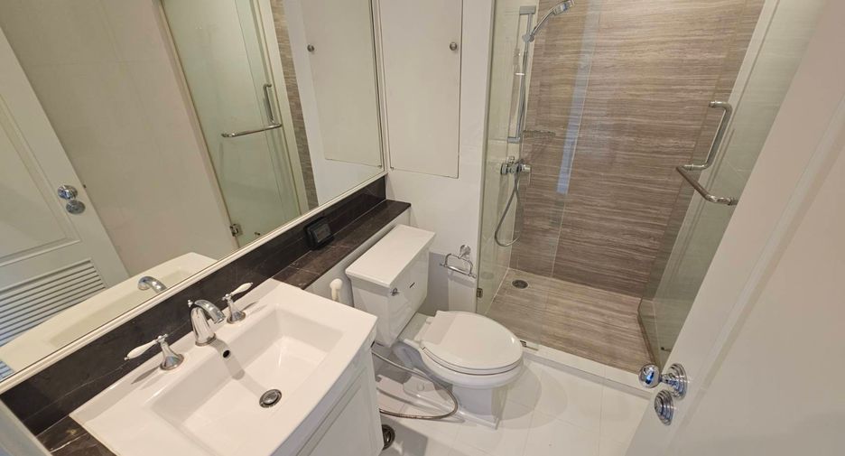 For rent 3 bedrooms condo in Khlong Toei, Bangkok