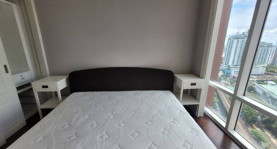 For rent 3 bedrooms condo in Khlong Toei, Bangkok