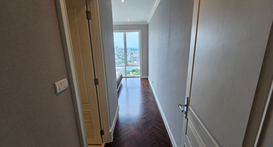 For rent 3 bedrooms condo in Khlong Toei, Bangkok