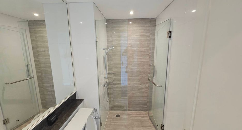 For rent 3 bedrooms condo in Khlong Toei, Bangkok