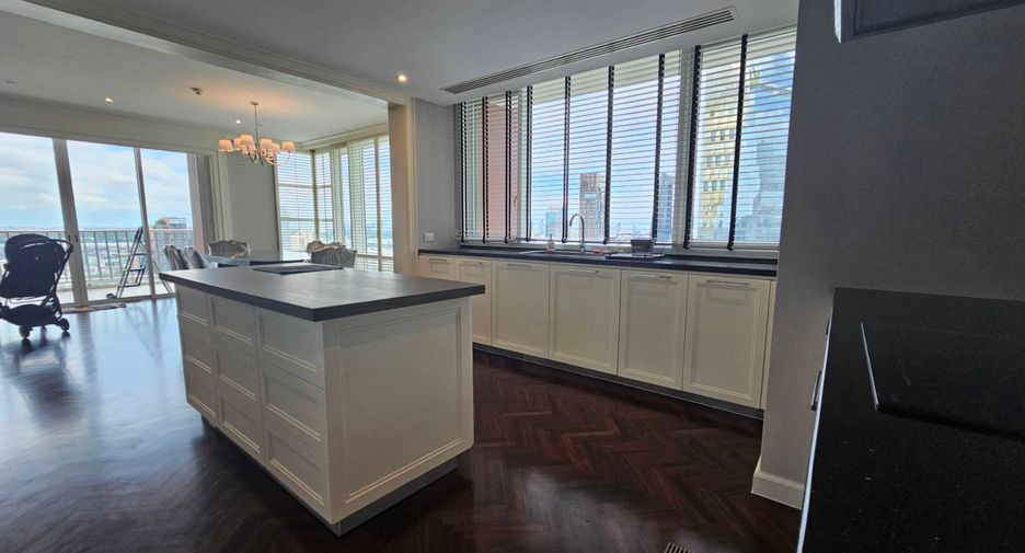 For rent 3 bedrooms condo in Khlong Toei, Bangkok