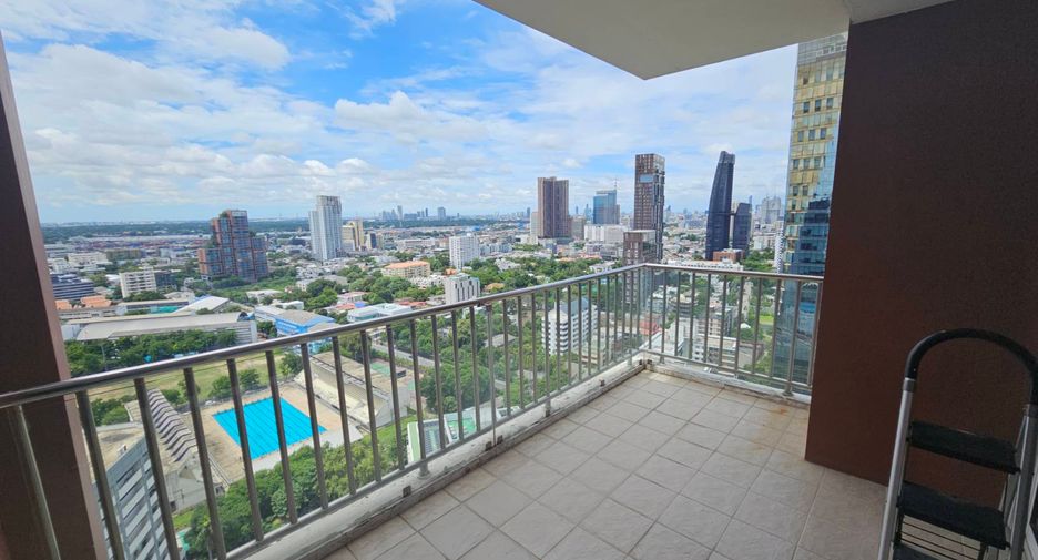 For rent 3 bedrooms condo in Khlong Toei, Bangkok