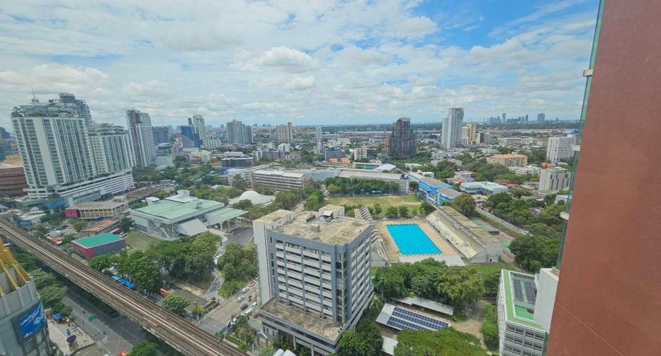 For rent 3 bedrooms condo in Khlong Toei, Bangkok