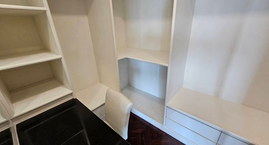For rent 3 bedrooms condo in Khlong Toei, Bangkok