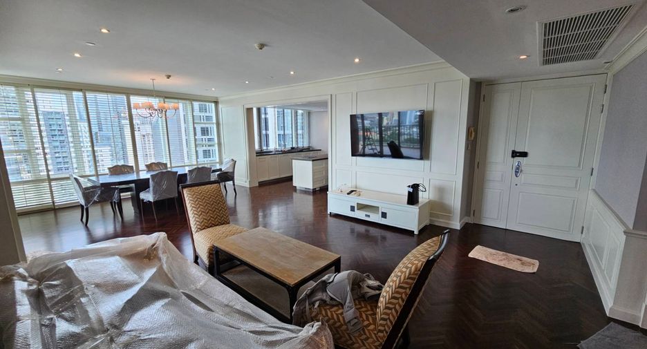 For rent 3 bedrooms condo in Khlong Toei, Bangkok