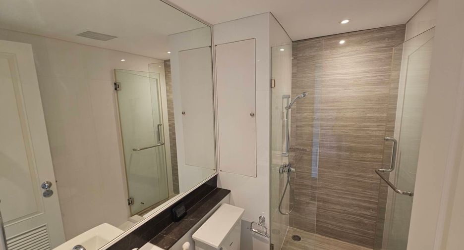 For rent 3 bedrooms condo in Khlong Toei, Bangkok