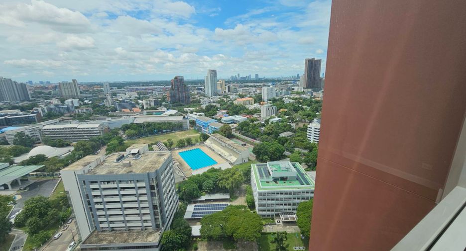 For rent 3 bedrooms condo in Khlong Toei, Bangkok