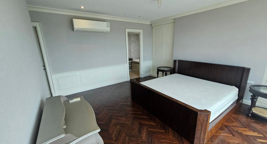 For rent 3 bedrooms condo in Khlong Toei, Bangkok