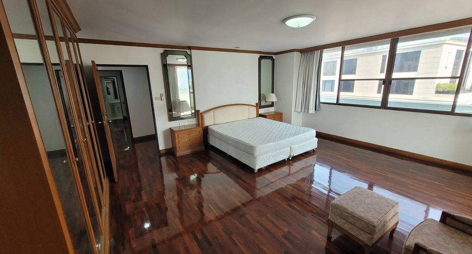 À louer 3 chambres condo à Watthana, Bangkok