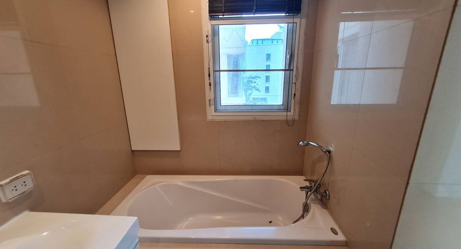 Wohnung zur Miete und zum Kauf mit 2 Zimmer in Watthana, Bangkok
