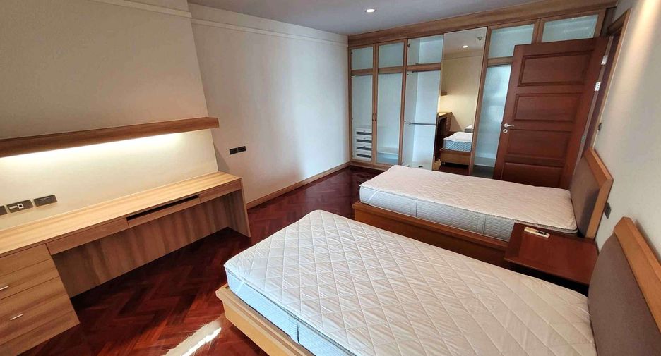 À louer 3 chambres condo à Khlong Toei, Bangkok