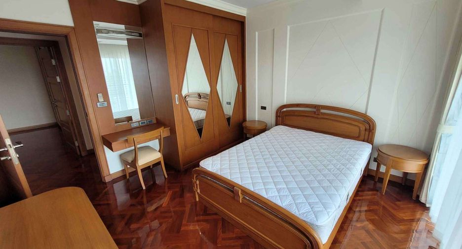 À louer 3 chambres condo à Khlong Toei, Bangkok