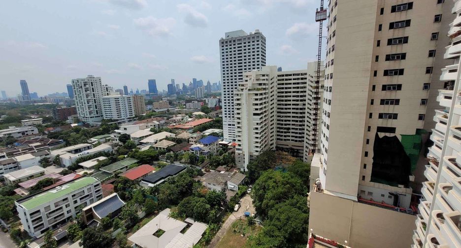 À louer 3 chambres condo à Khlong Toei, Bangkok