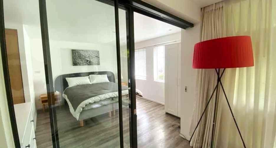 For rent 2 bedrooms condo in Watthana, Bangkok