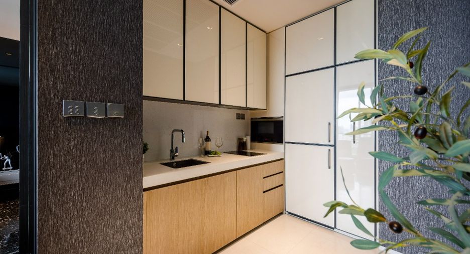 For rent and for sale 1 bed condo in Khlong Toei, Bangkok