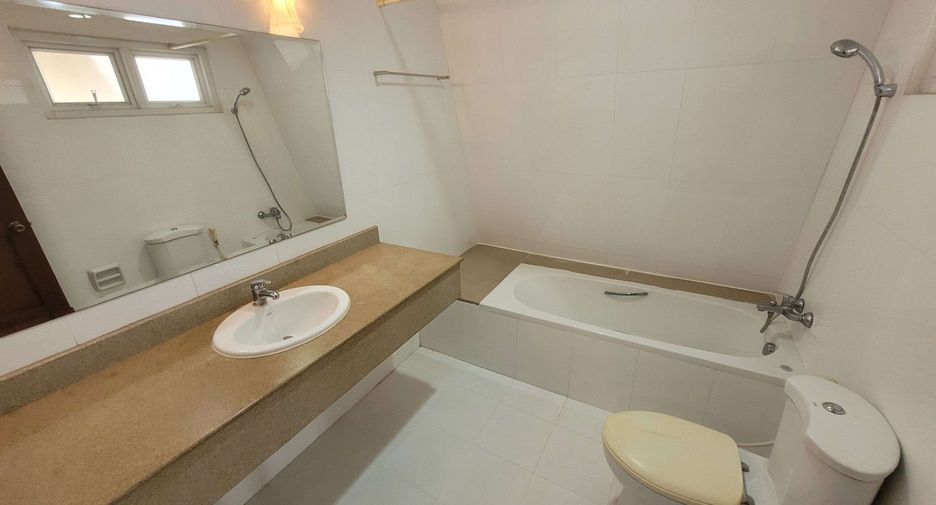 Wohnung zur Miete mit 4 Zimmer in Pathum Wan, Bangkok