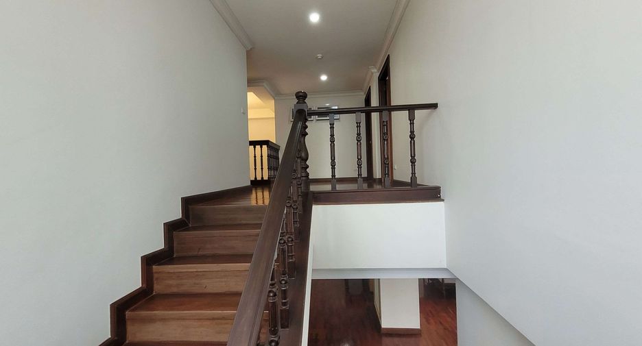 Wohnung zur Miete mit 4 Zimmer in Pathum Wan, Bangkok