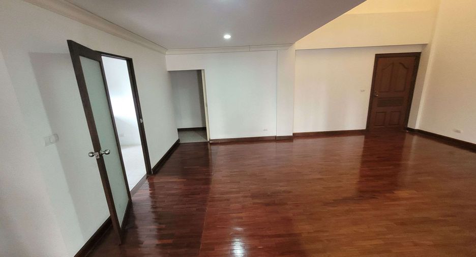 Wohnung zur Miete mit 4 Zimmer in Pathum Wan, Bangkok