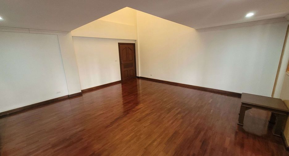Wohnung zur Miete mit 4 Zimmer in Pathum Wan, Bangkok