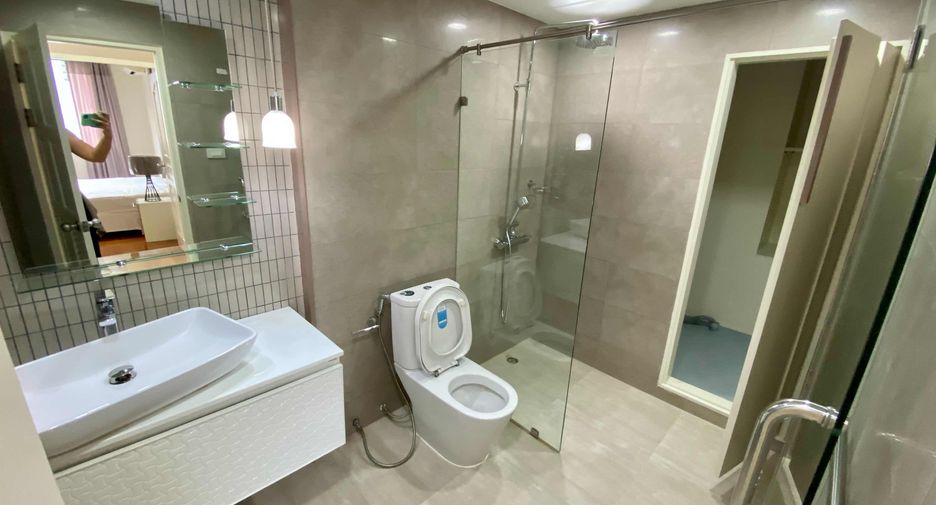 For rent 2 ベッドルーム condo in Watthana, Bangkok