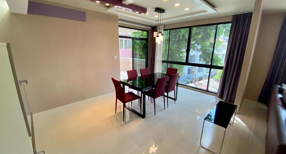 For rent 2 ベッドルーム condo in Watthana, Bangkok