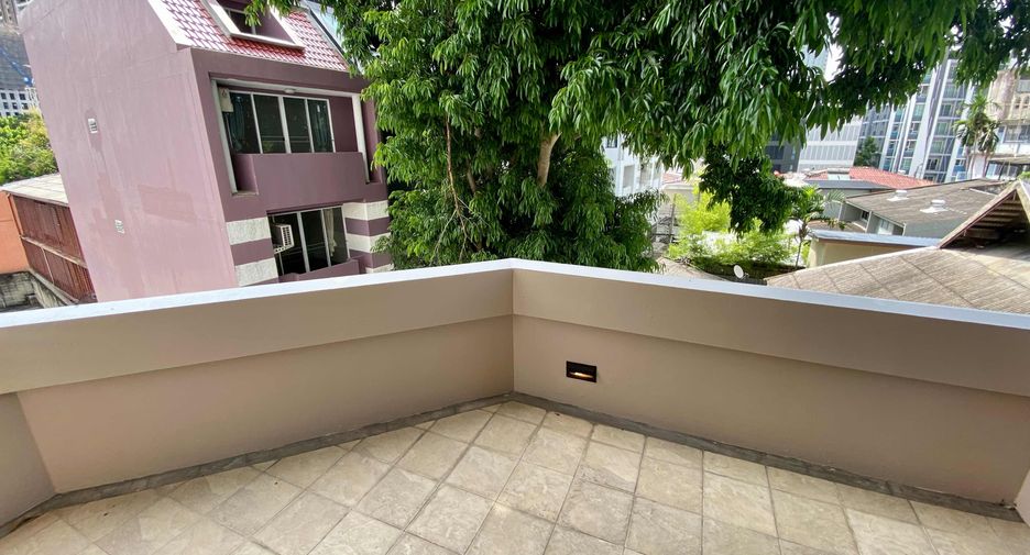 For rent 2 ベッドルーム condo in Watthana, Bangkok