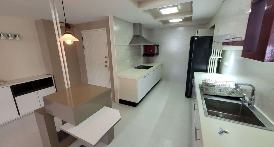 For rent 2 ベッドルーム condo in Watthana, Bangkok