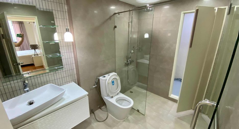 For rent 2 ベッドルーム condo in Watthana, Bangkok