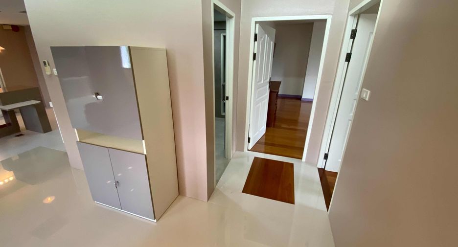 For rent 2 ベッドルーム condo in Watthana, Bangkok