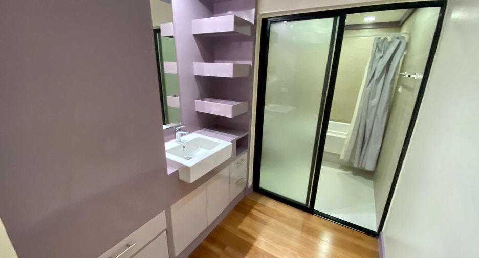 For rent 2 ベッドルーム condo in Watthana, Bangkok