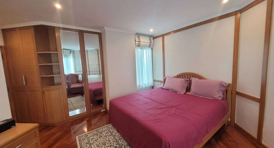 For rent 2 bedrooms condo in Sathon, Bangkok